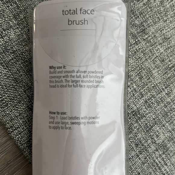 Studio M Set of Three Makeup Brushes. NWT - Picture 5 of 7